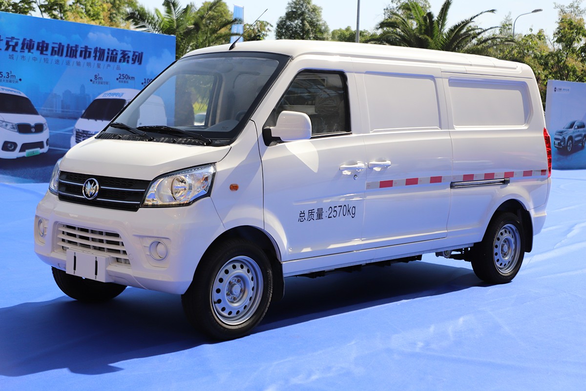 成都车好多新能源货车平台公司，启腾M70L EV面包车